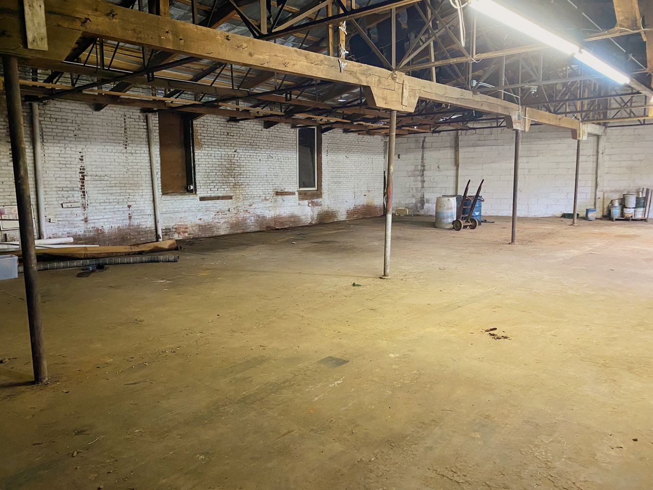Maysville: 530 Sims St, Maysville, GA 30558